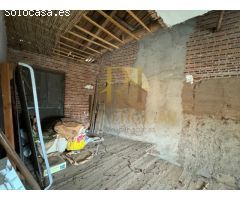 ACEBES DEL PÁRAMO: Casa con gran patio interior.