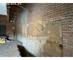 ACEBES DEL PÁRAMO: Casa con gran patio interior.