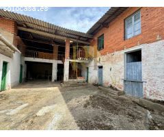 ACEBES DEL PÁRAMO: Casa con gran patio interior.