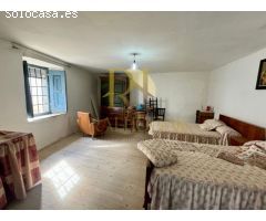 Gran Caserón con patio y estancias varias