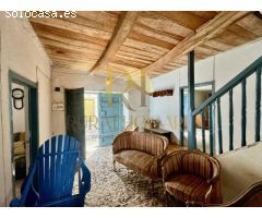 Gran Caserón con patio y estancias varias