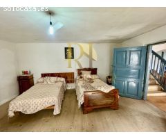 Gran Caserón con patio y estancias varias