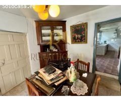 Gran Caserón con patio y estancias varias