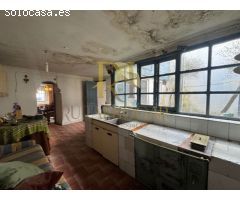 Gran Caserón con patio y estancias varias