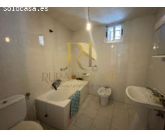 Gran Caserón con patio y estancias varias