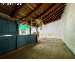 Gran Caserón con patio y estancias varias