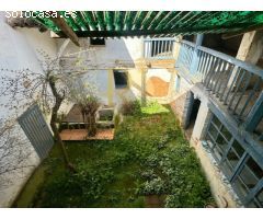 Gran Caserón con patio y estancias varias