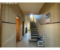 CEBRONES DEL RIO: Gran casa con patio