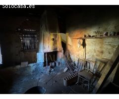 CEBRONES DEL RIO: Gran casa con patio
