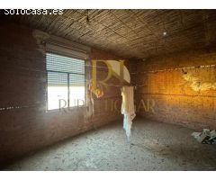 CEBRONES DEL RIO: Gran casa con patio