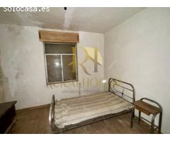 CEBRONES DEL RIO: Gran casa con patio