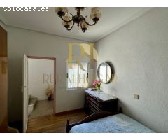Casa con gran jardín en el corazón de Santa Marina del Rey