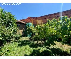 Casa con gran jardín en el corazón de Santa Marina del Rey