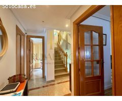 Chalet adosado en urbanización la Legua: Carbajal de la Legua