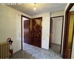 Casa centrica en Santa Maria del Páramo con nave anexa.