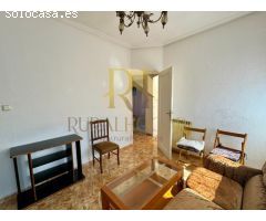 Casa centrica en Santa Maria del Páramo con nave anexa.