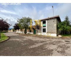 LAGUNAS DE SOMOZA: Fantástica casa Arriera Maragata con TODO el tejado NUEVO y