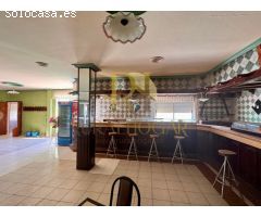 ¡Preciosa casa con negocio anexo en Cimanes De la Vega!