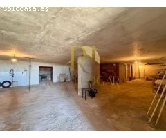 ¡Preciosa casa con negocio anexo en Cimanes De la Vega!