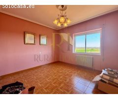¡Preciosa casa con negocio anexo en Cimanes De la Vega!