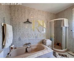 ¡Preciosa casa con negocio anexo en Cimanes De la Vega!