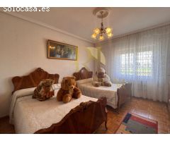 ¡Preciosa casa con negocio anexo en Cimanes De la Vega!