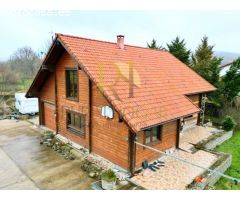 LA VECILLA: CASA DE MADERA CON TERRENO Y PISCINA!!
