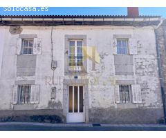 PUEBLA DE LILLO: Casa de piedra con encanto.