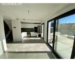 Casa de obra nueva con terraza privada ideal para familias