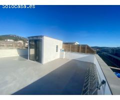 Casa de obra nueva con terraza privada ideal para familias