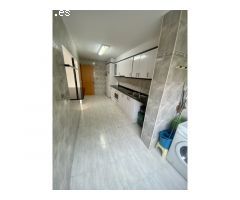 Piso céntrico exterior y con piscina comunitaria