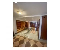 Piso céntrico exterior y con piscina comunitaria