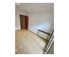 Fantástica casa pareada con gran terraza de 100 m2