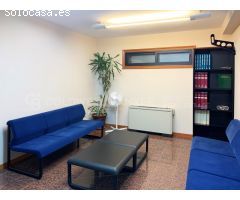 Nave Industrial con Oficinas, Parcela de 15.000 m2 - Única en Vigo
