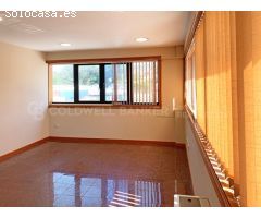 Nave Industrial con Oficinas, Parcela de 15.000 m2 - Única en Vigo