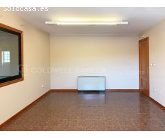 Nave Industrial con Oficinas, Parcela de 15.000 m2 - Única en Vigo