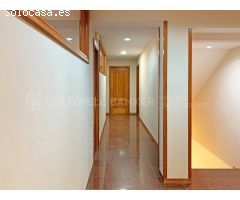 Nave Industrial con Oficinas, Parcela de 15.000 m2 - Única en Vigo