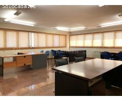Nave Industrial con Oficinas, Parcela de 15.000 m2 - Única en Vigo