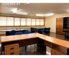 Nave Industrial con Oficinas, Parcela de 15.000 m2 - Única en Vigo