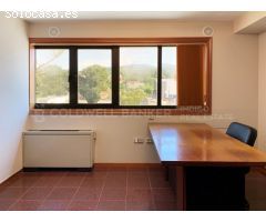 Nave Industrial con Oficinas, Parcela de 15.000 m2 - Única en Vigo