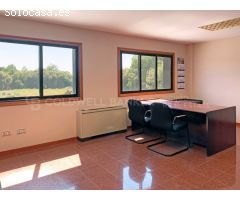 Nave Industrial con Oficinas, Parcela de 15.000 m2 - Única en Vigo