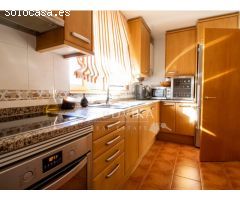 Oportunidad. Casa adosada duplex con piscina equipada en CALONGE.