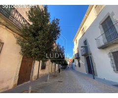 Oportunidad. Casa adosada duplex con piscina equipada en CALONGE.