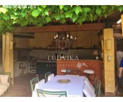 Preciosa casa independiente en el corazón de Castell daro. ( Costa Brava)