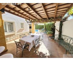 Preciosa casa independiente en el corazón de Castell daro. ( Costa Brava)