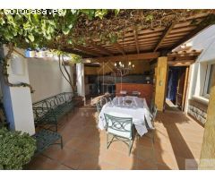 Preciosa casa independiente en el corazón de Castell daro. ( Costa Brava)