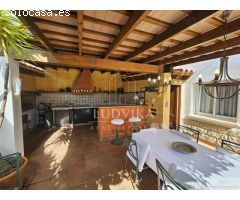 Preciosa casa independiente en el corazón de Castell daro. ( Costa Brava)