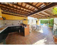 Preciosa casa independiente en el corazón de Castell daro. ( Costa Brava)