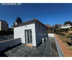Chalet de Obra nueva moderna y vanguardista en Residencial Begur.
