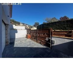 Chalet de Obra nueva moderna y vanguardista en Residencial Begur.
